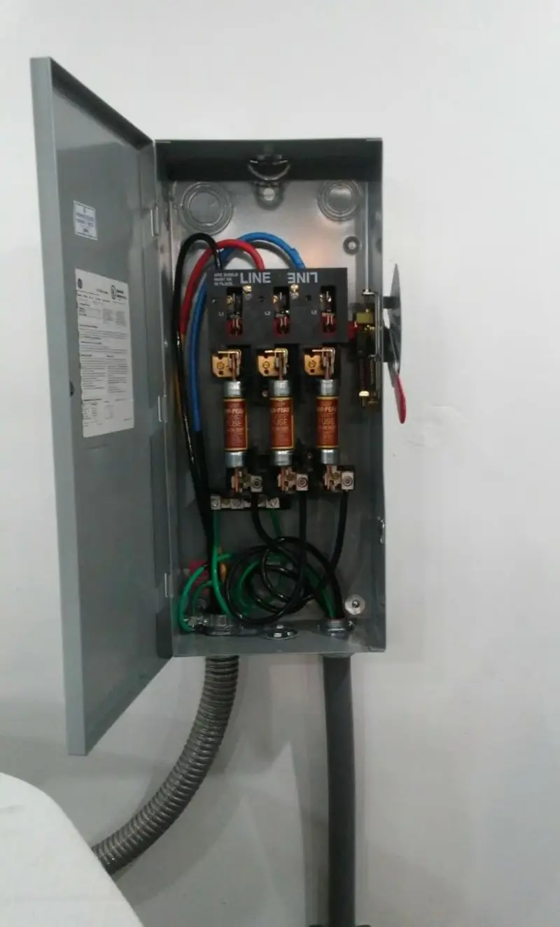 Three-phase disconnect switch installed for Smoke Detector Installation in Ross
